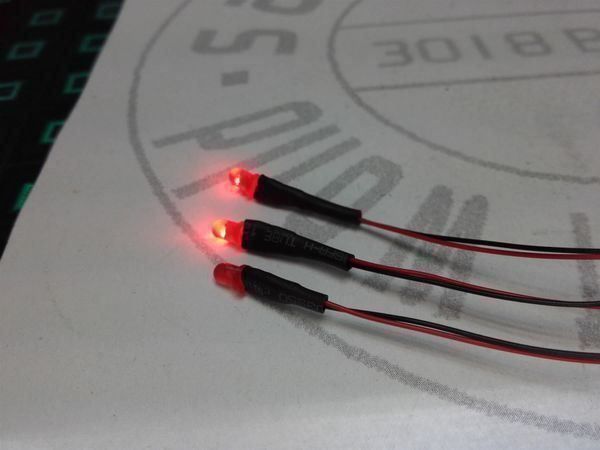 Componenti elettronici: Blink-LED rot 3mm 12V verkabelt – Nuovo (secondo la descrizione) da Luzern venduto da Salefactory