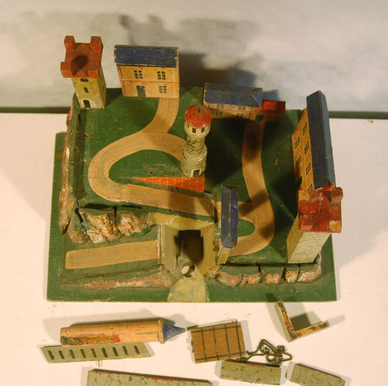 Jouets: Alte Holz-Spielburg – D'occasion à Herisau par Wisen 8