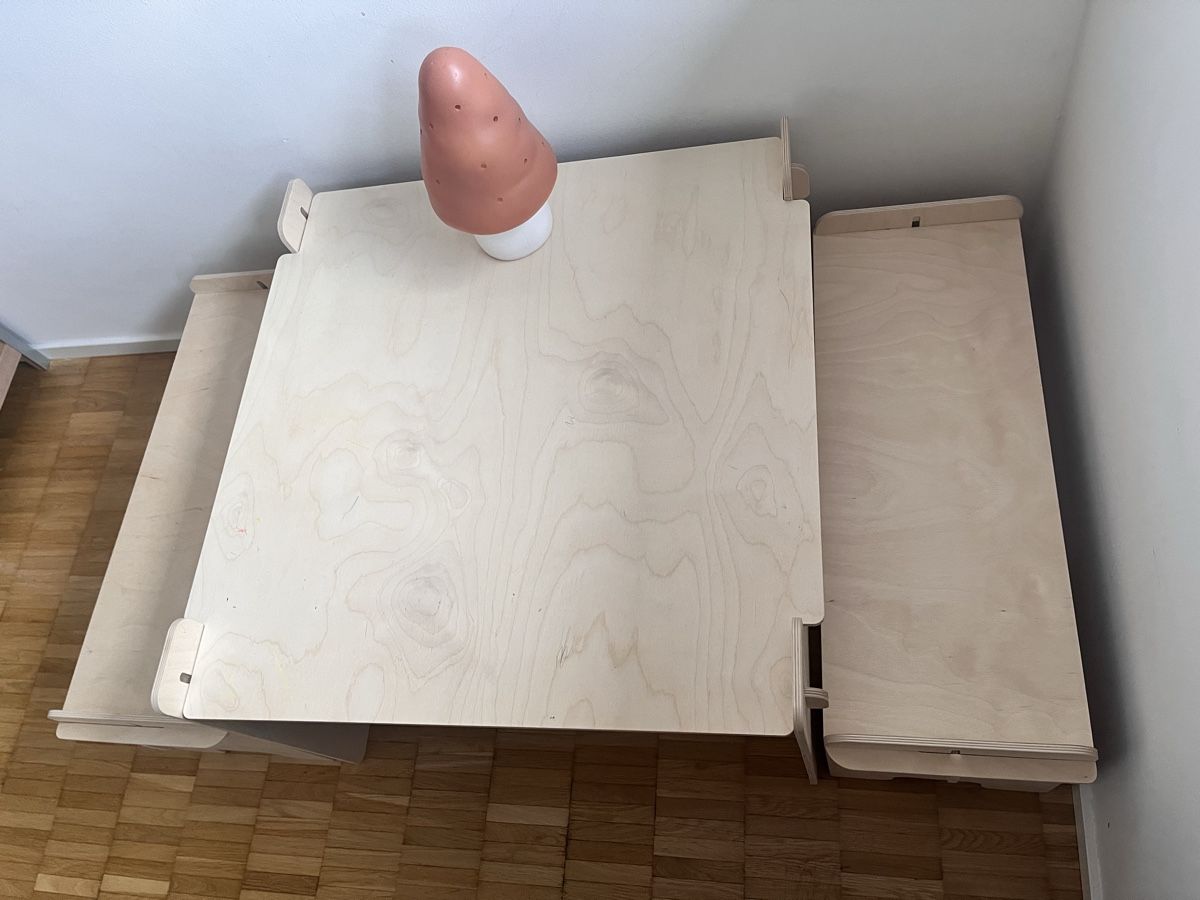 Set di tavolo e panche: Kinder Tisch mit Bank – Usato da Zürich venduto da cha_s85j 1