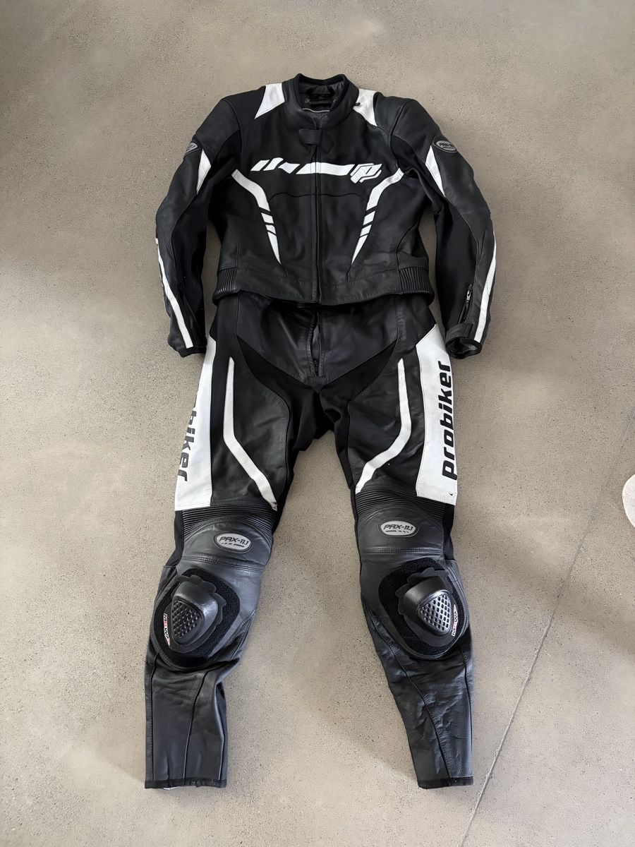 Lotti di vestiti: Motorrad Lederkombi Probiker inkl. Stiefel – Usato da Frauenfeld venduto da corsa1893