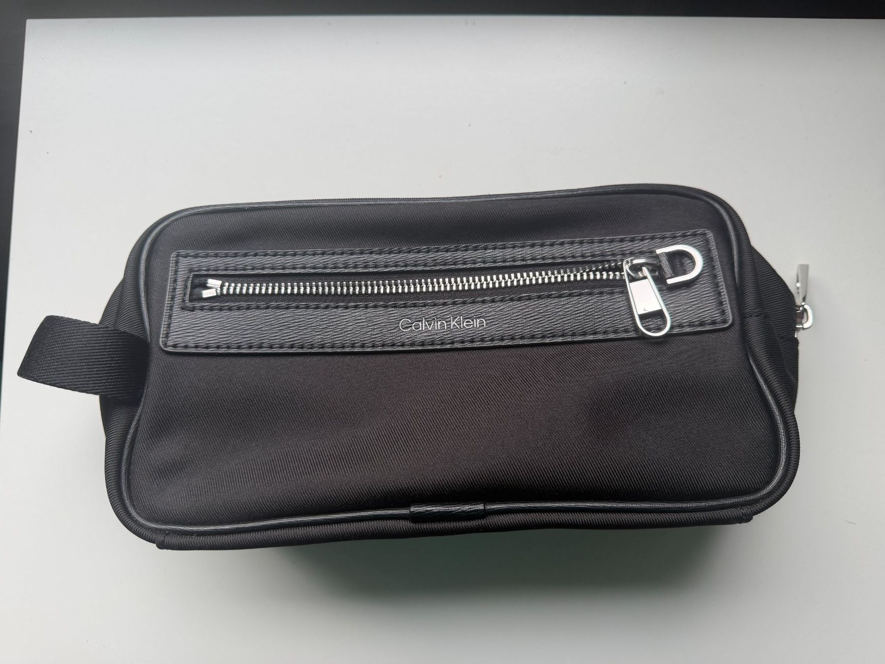 Calvin Klein Custodie per cosmetici: Calvin Klein toiletry bag – Usato da Zürich venduto da JulesZHW