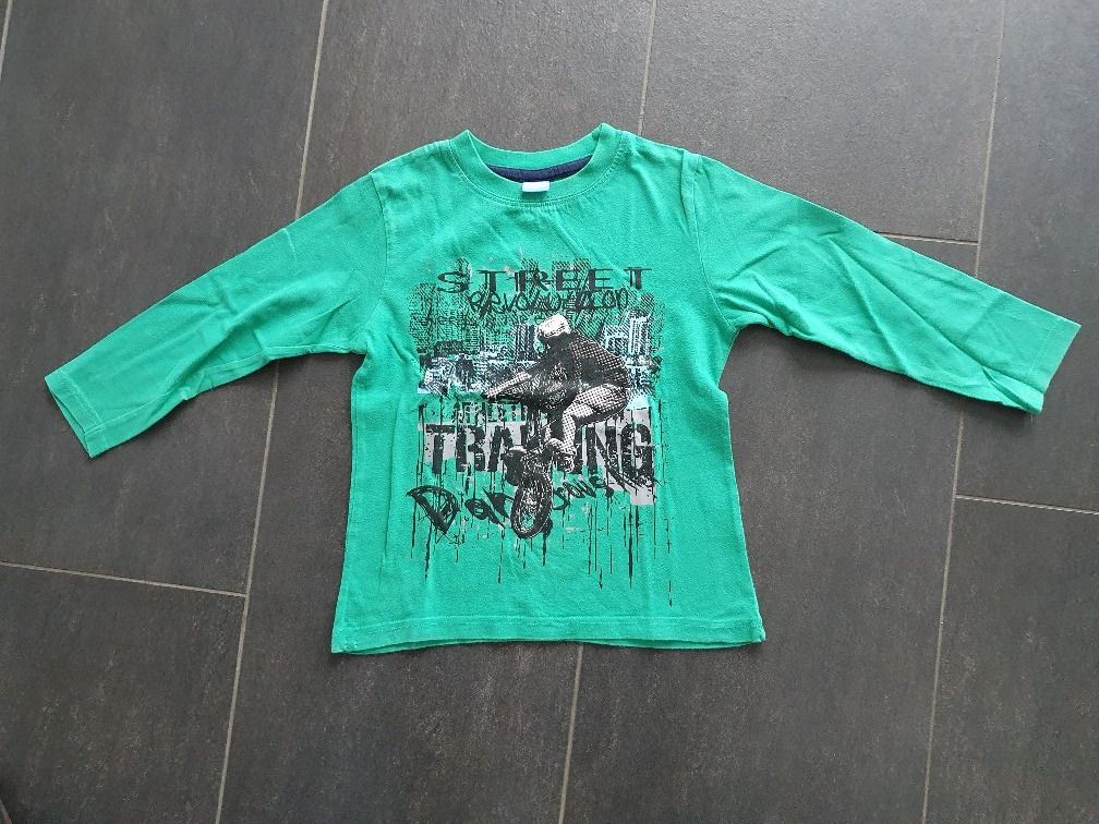 Pullover & Sweatshirts: Sweatshirt Gr. 110 – Gebraucht aus Oberegg von Roberto24