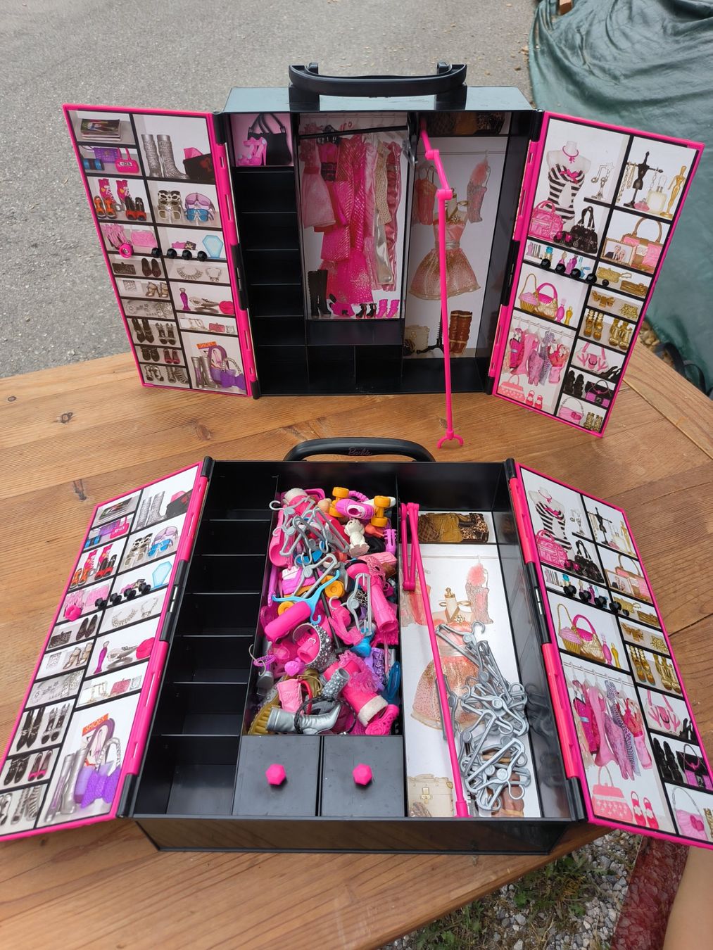 Puppen: Barbies mit viel Zubehör – Gebraucht aus Murzelen von zbe_qwt6 6