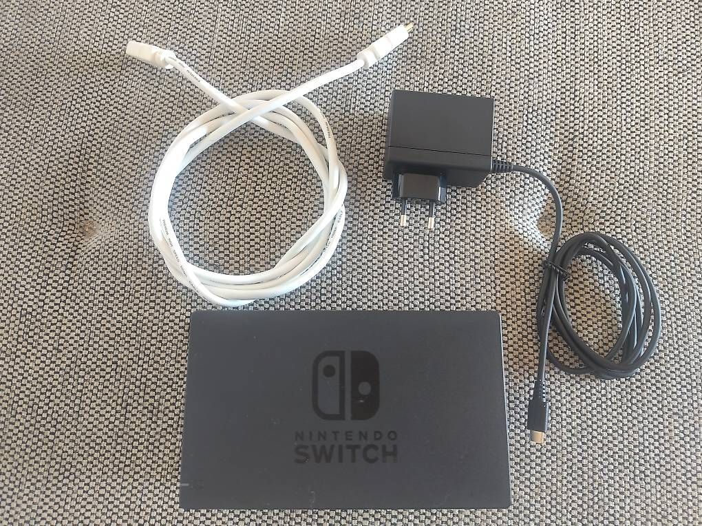 Nintendo Adapter & Kabel: Switch Dock Set mit 2m HDMI-Kabel und Netzteil (003) – Gebraucht aus Wohlen AG von gnabbr