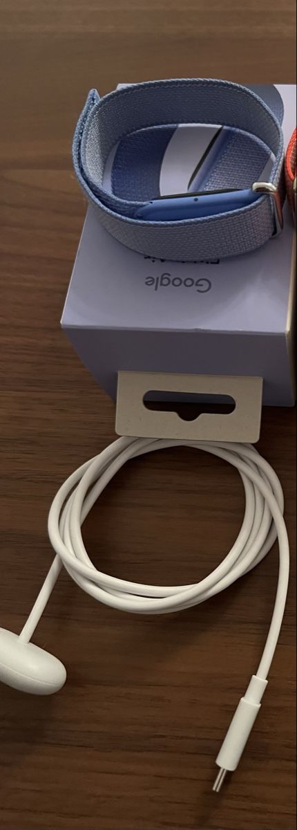 Fitbit Smartwatch: Fitbit Air Bleu – Usato da Prilly venduto da sou_gfl8