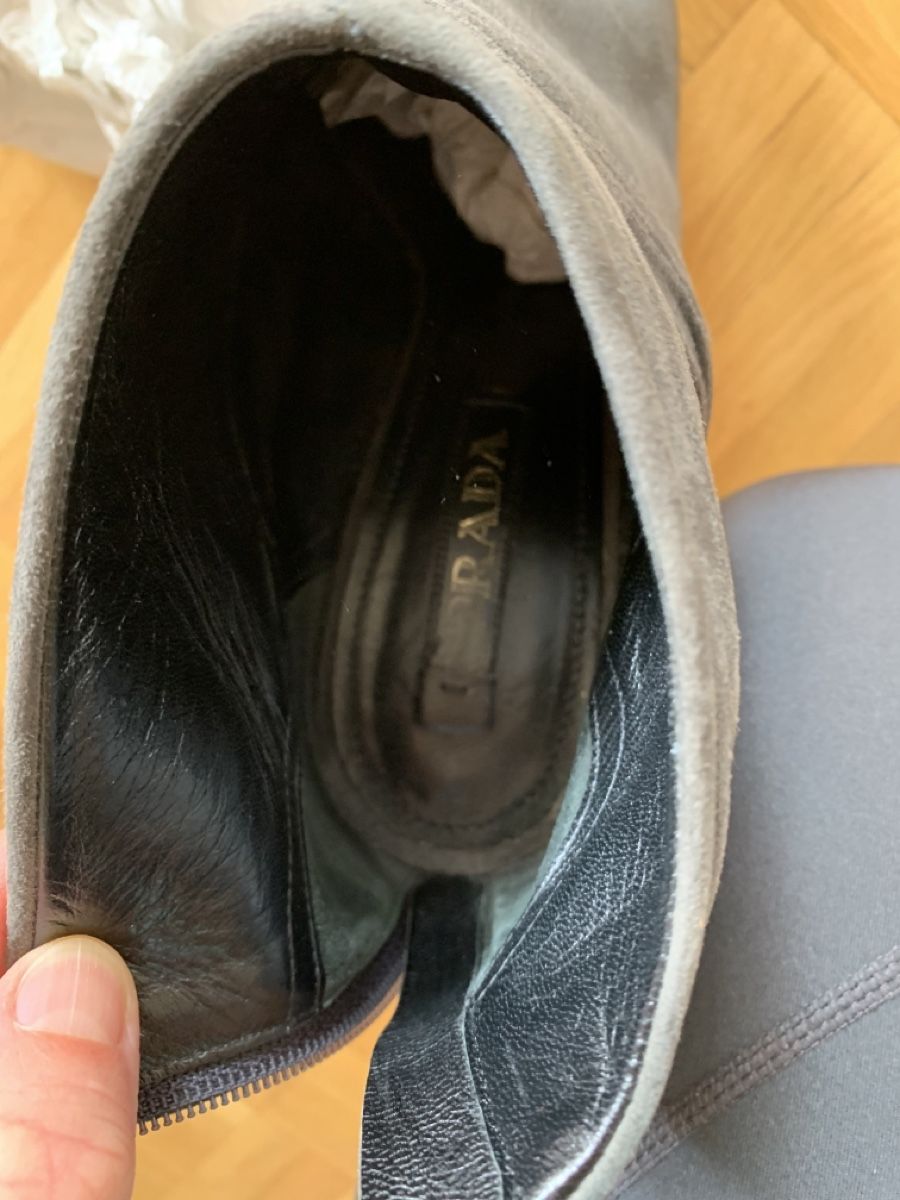 Prada Chaussures femmes: PRADA women’s boots size 39.5 – D'occasion à La Croix de Rozon par chr_f5wy 7
