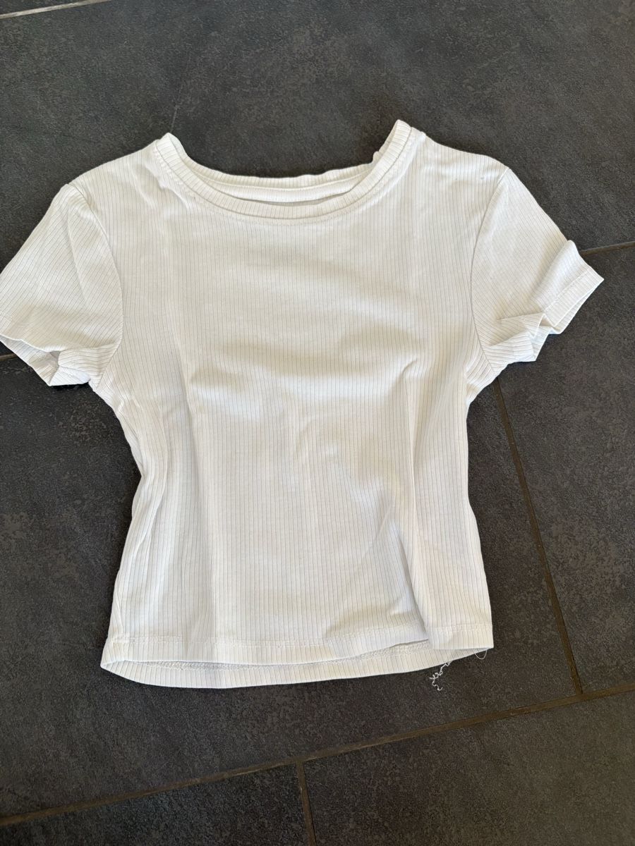 T-shirts: 5 Croptops, Grösse S – D'occasion à Schwarzenbach SG par Manmar 2