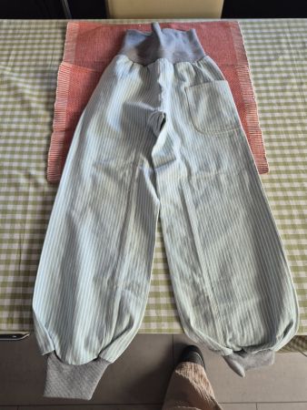Neue coole Hose von WIL.Grösse 7-8Jahre.