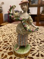 Porzellan Figur Signier