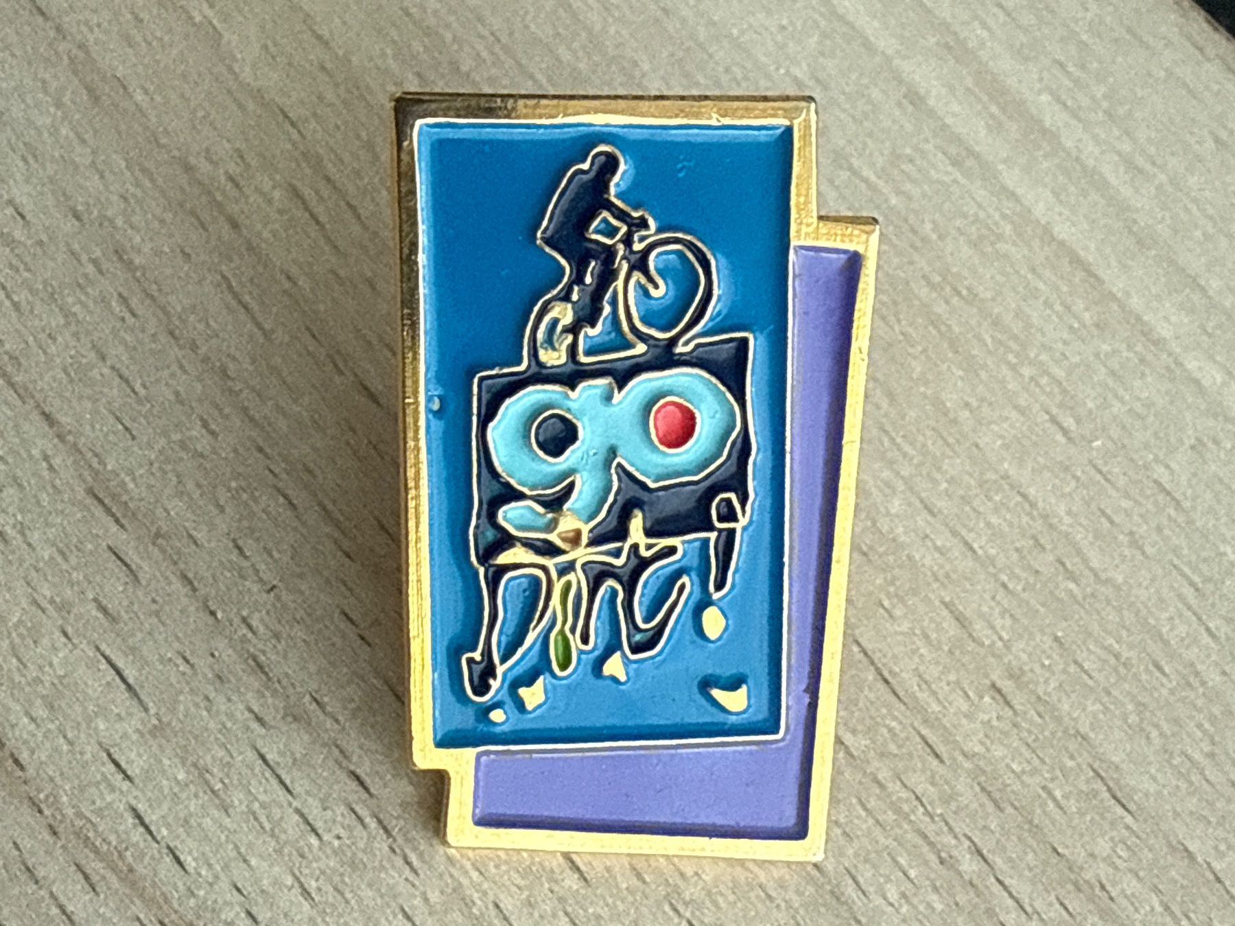Placchette & Badge: Pin go Dirt – Usato da Glattbrugg venduto da Schweigmatt