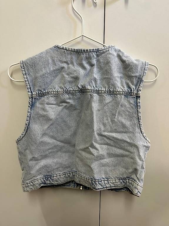 Gilet & Giacche: Denim Weste mit Taschen in Grösse S – Usato da Buttikon SZ venduto da roy_pvy5 1
