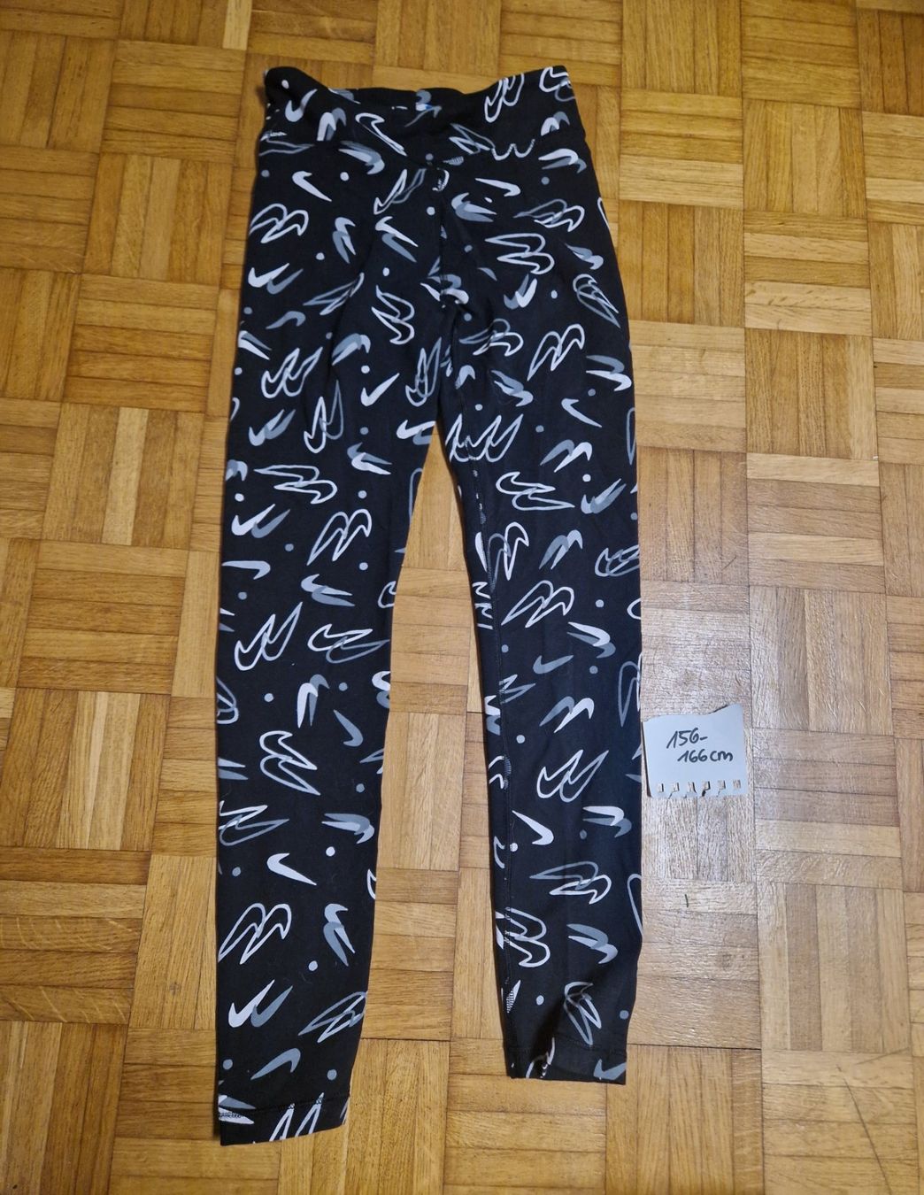 Nike Pantaloni: Nike Hose 156-166cm – Nuovo (secondo la descrizione) da Stüsslingen venduto da white_angel86