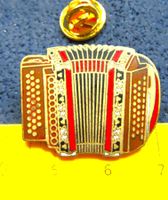 HAND-ÖRGELI SCHMUCK-PIN GOLDIG ENAMEL MUSIK