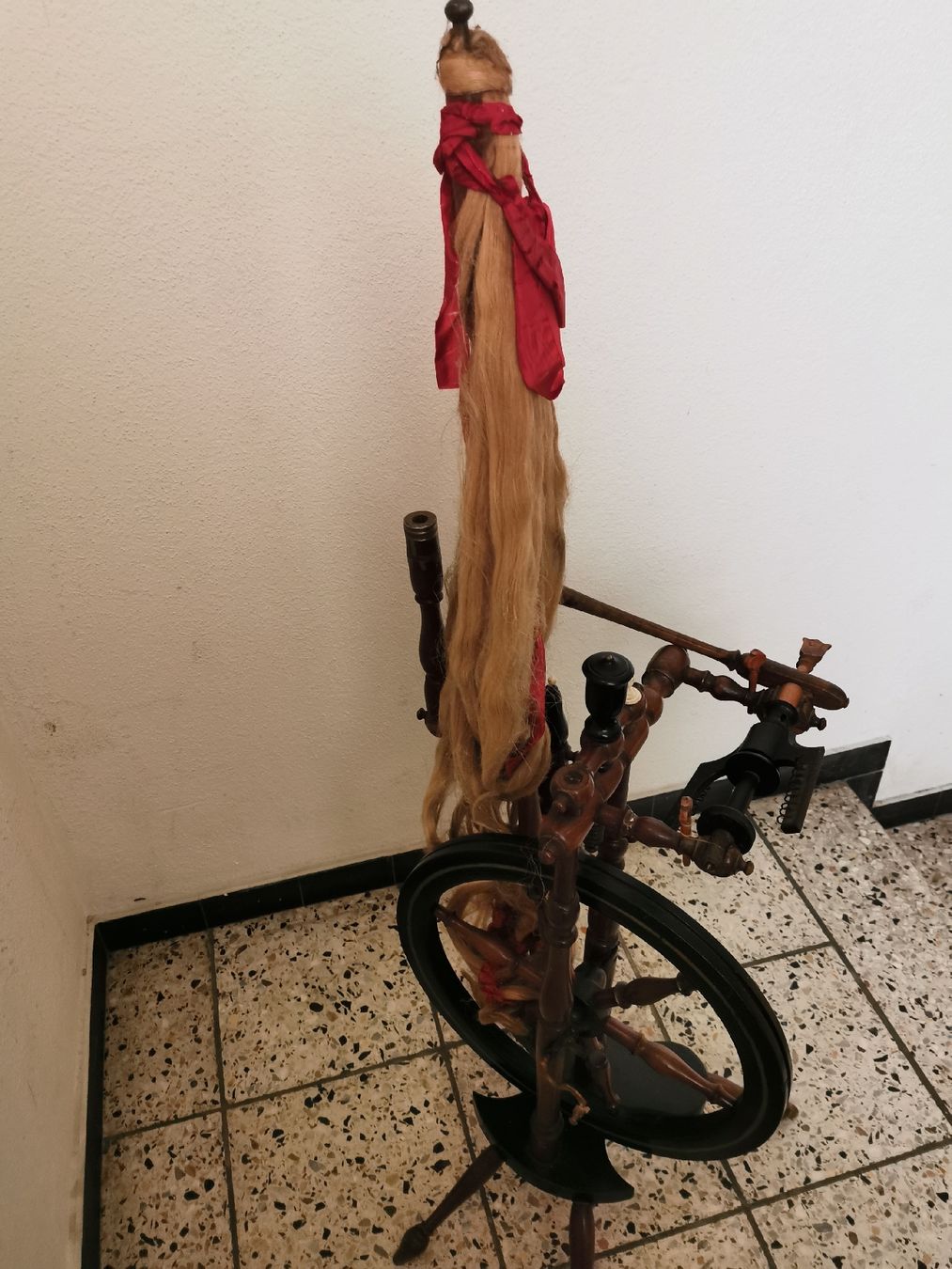 Ruote per filare: Antikes Spinnrad um1900 – Usato da Mellingen venduto da fra_g7y8