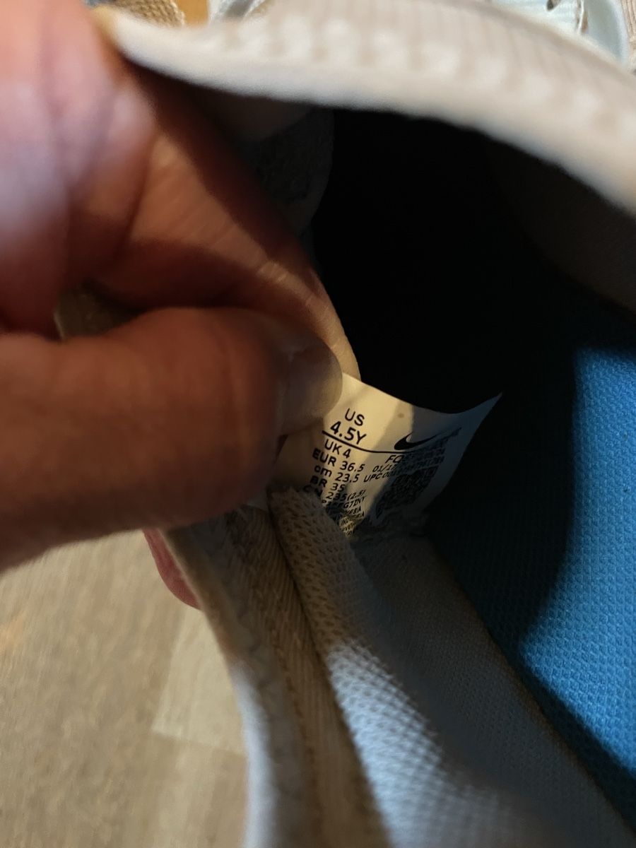 Nike Scarpe da uomo: Fussballschuhe Gr 36.5 – Usato da Flumserberg Bergh venduto da tamaramullis 2