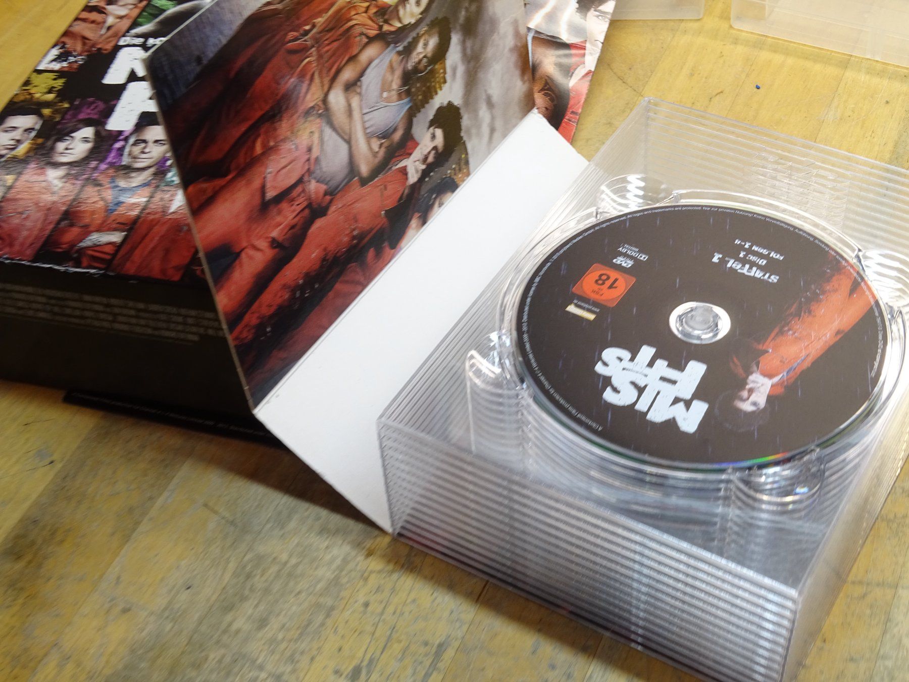 Alle DVDs: MisFits,  Komplette Staffel 1-5, Box mit Poster – Gebraucht aus Wohlen AG von Bricktoys 1