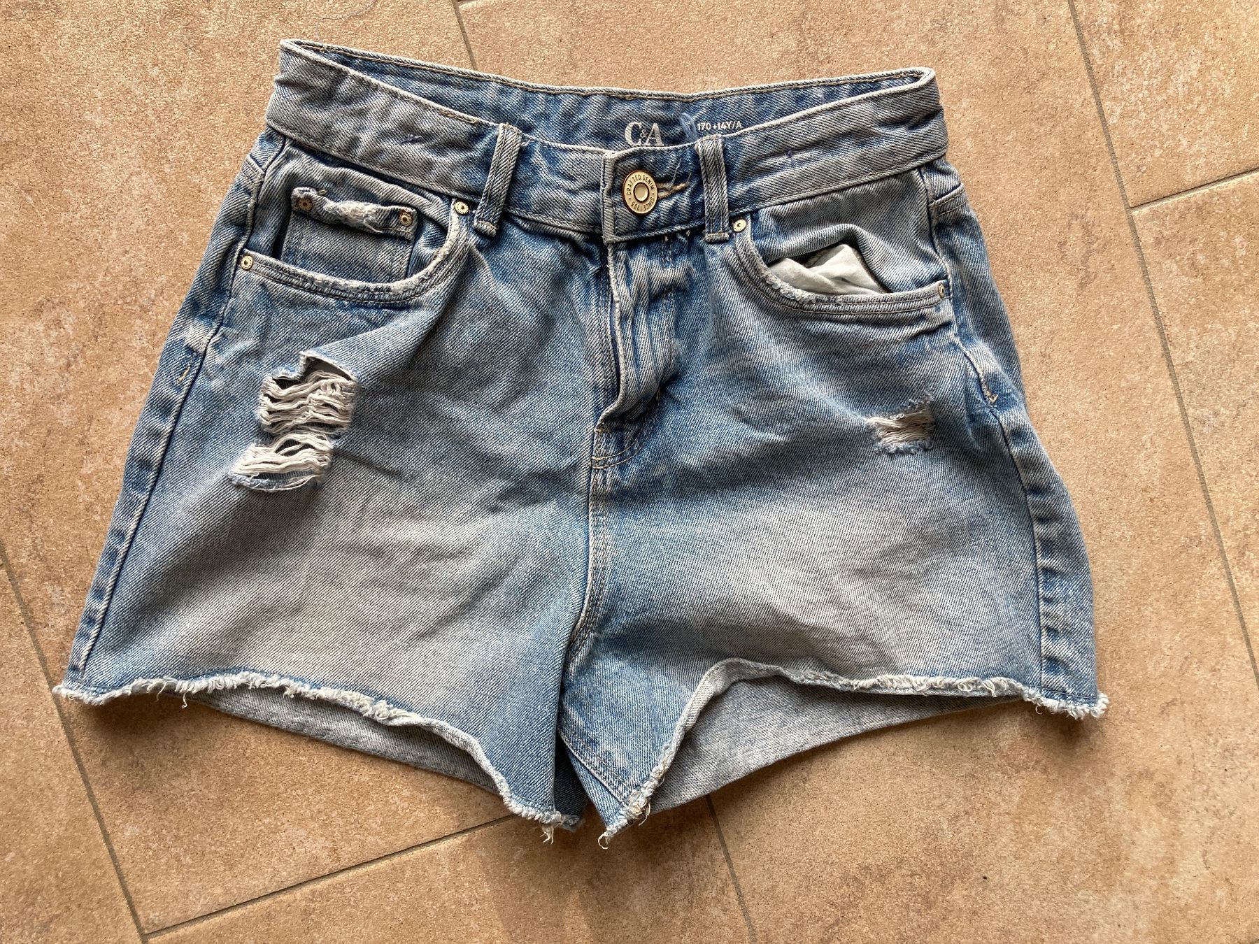 C&A Pantaloni: Kurze Jeansshorts, Grösse ca. 164/170 – Usato da Gelterkinden venduto da froggy80
