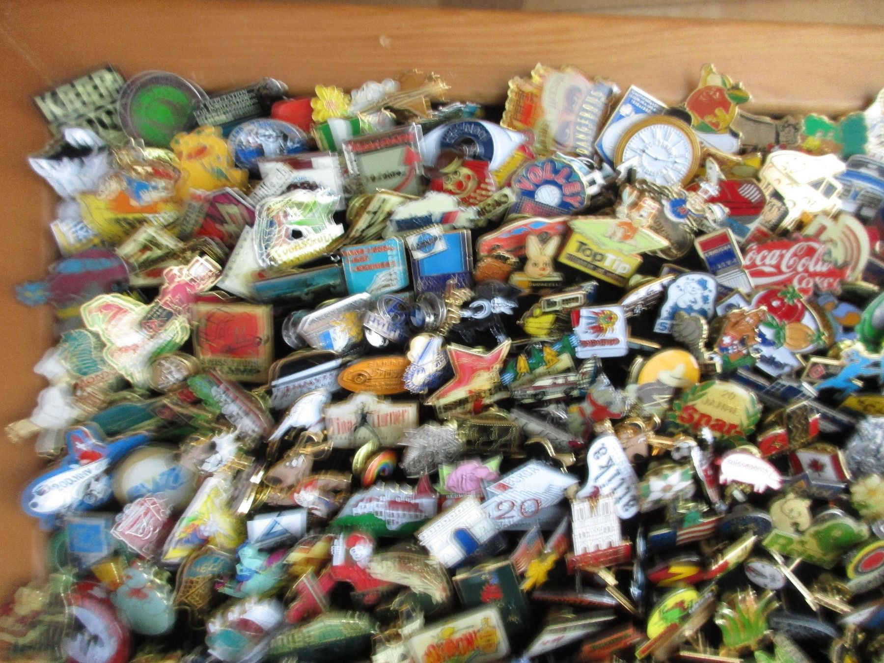 Placchette & Badge: Über 370 Pins / Aus Sammlung / Alle mit Verschlüssen – Usato da Eschenbach LU venduto da Jack1711 1