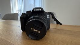 Canon EOS 2000D inkl. Objektiv EF-S 18-55mm IS II & Tasche