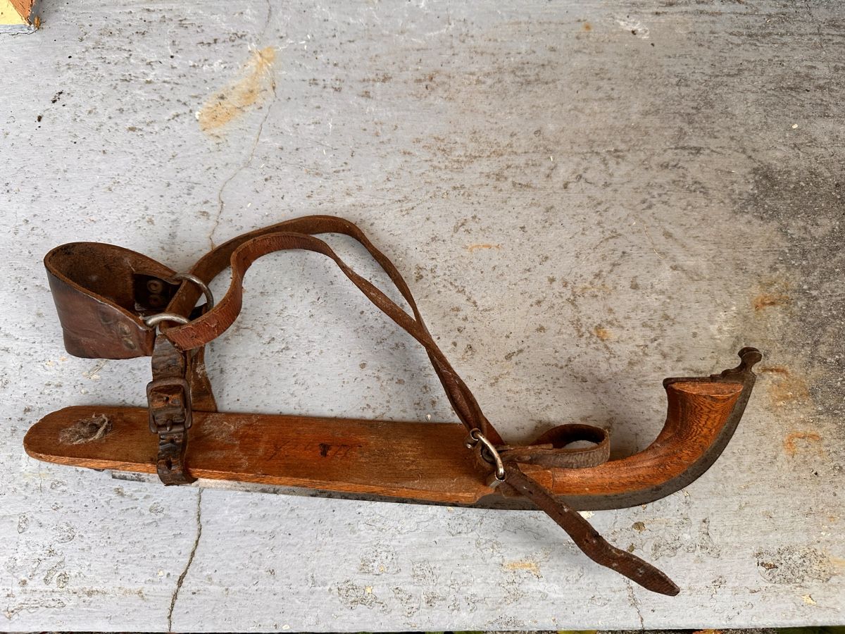 Pattini da ghiaccio: Ein alter Schlittschuh – Usato da Zürich venduto da marusapulmi 6