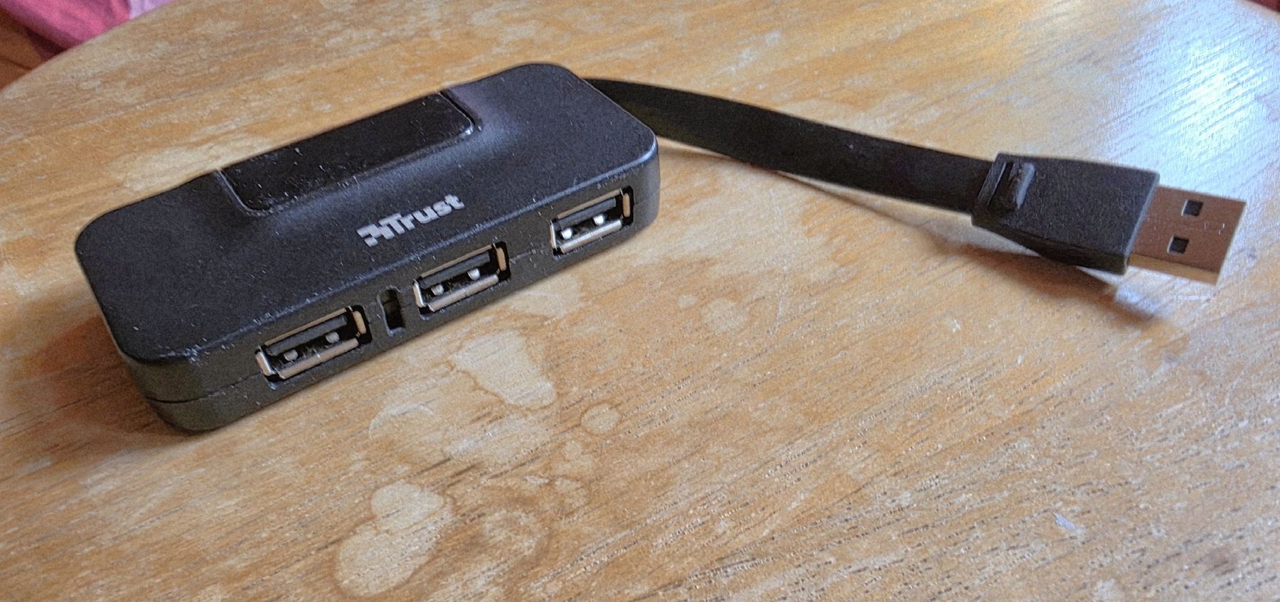 Hubs & Switches: USB-A – Hub Trust – Gebraucht aus Herisau von roestibratwurst