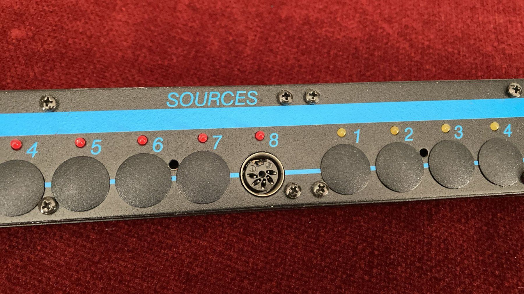 Strumenti musicali: Interface Friend-Chip SM'X 8.8 MIDI Patch Bay – Usato da Dietikon venduto da Rima57 2