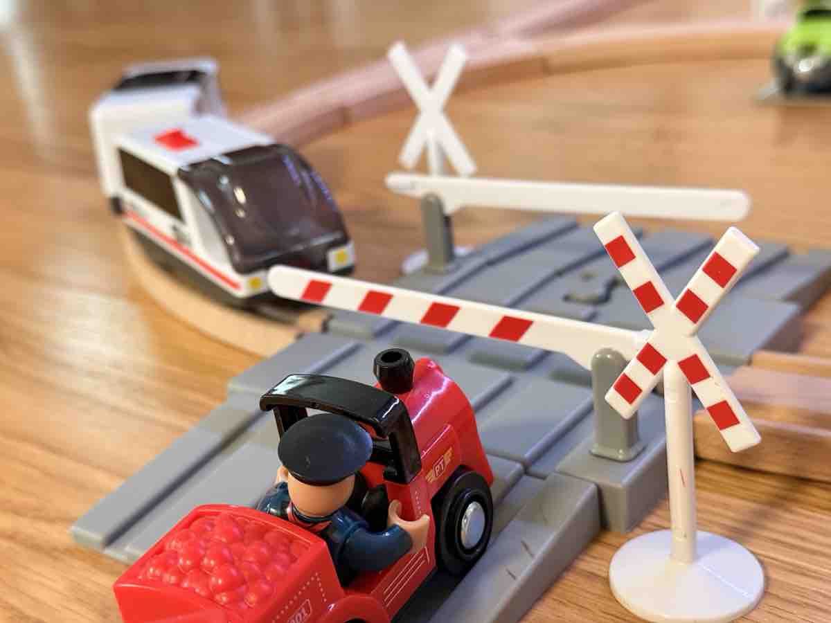 Lidl Spielzeuge: Playtive Junior Eisenbahn Holz Set – Gebraucht aus Rotkreuz von ZG6343 4