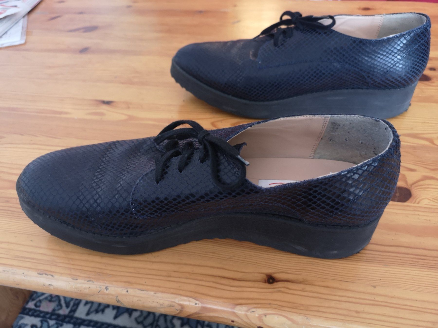 Scarpe da donna: Chaussure bleu foncé à lacet – Usato da Nyon venduto da bicounette66 3