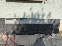 Granitplatten Naturstein dunkel gemustert gebraucht