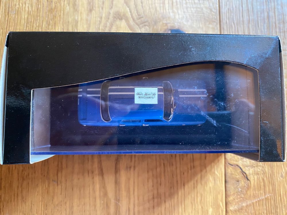 Renault R8 Gordini Modellauto – Hellblau/weiß, Maßstab 1:24 Von Welly | Mit öffnender Haube & Türen