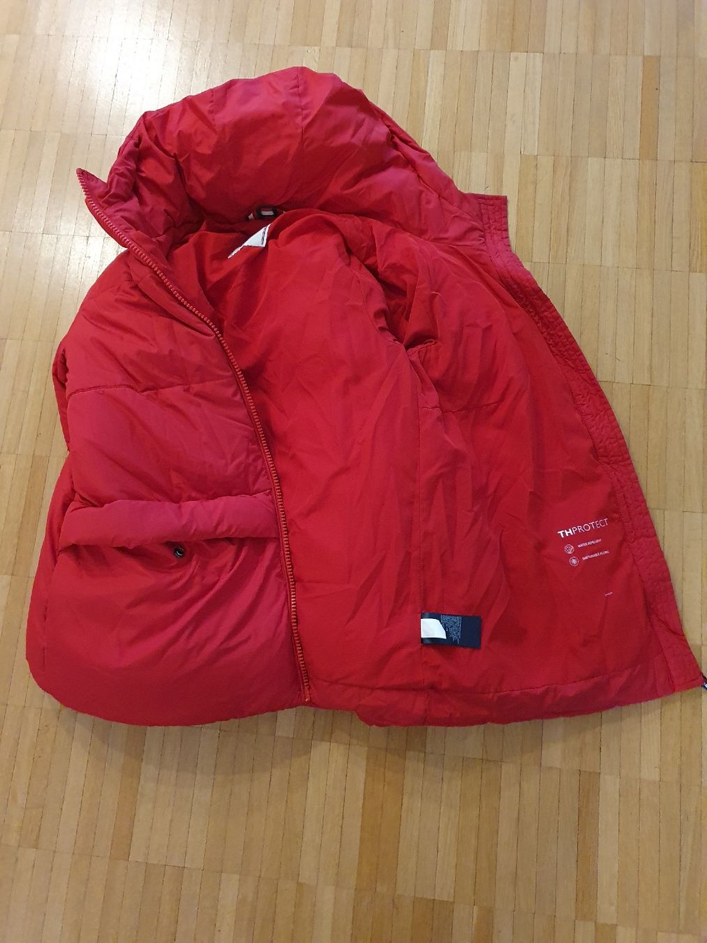 Tommy Hilfiger Giacche: Tommy Hilfiger Daunenjacke rot Grösse S – Usato da Laufenburg venduto da megane1959 4