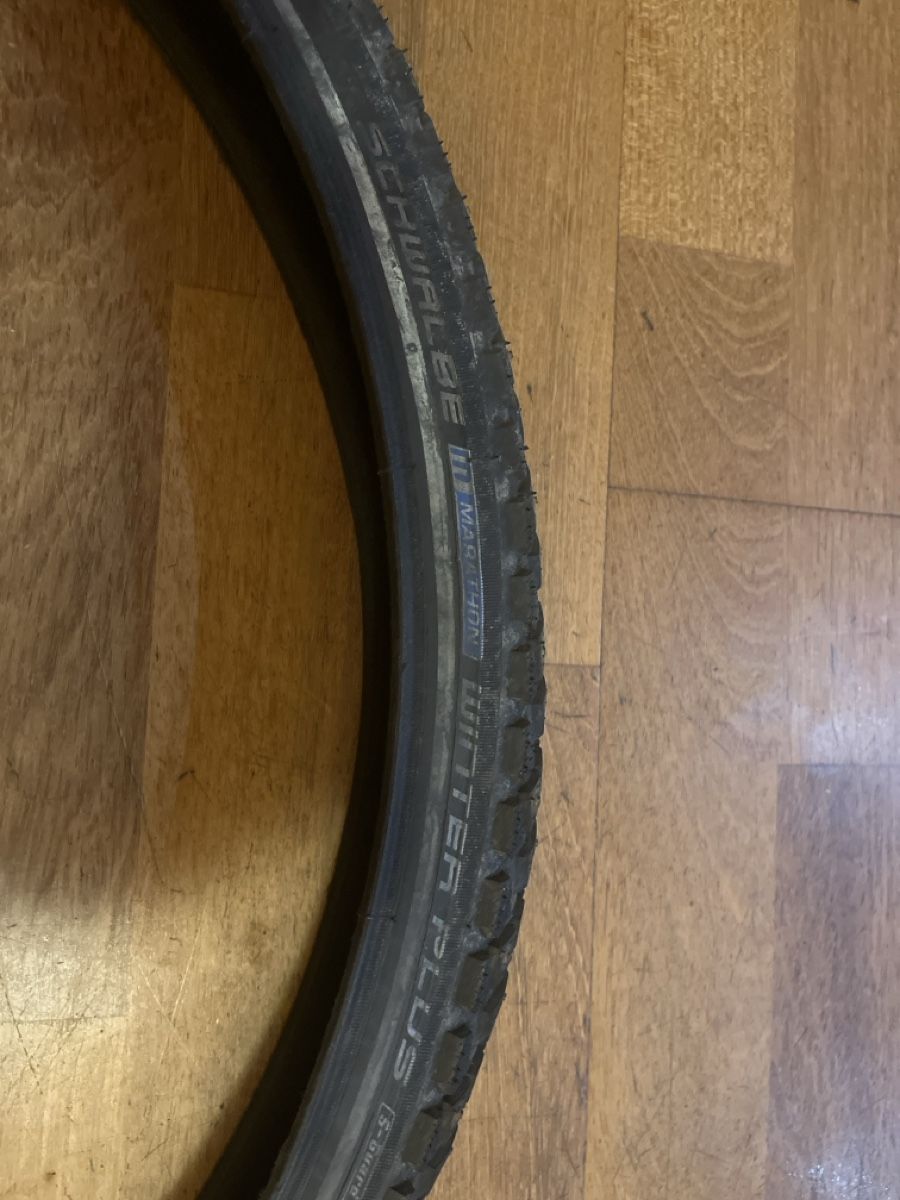 Ersatzteile: 2 Velopneu mit Spikes  – Gebraucht aus Malters von Adiscola 2