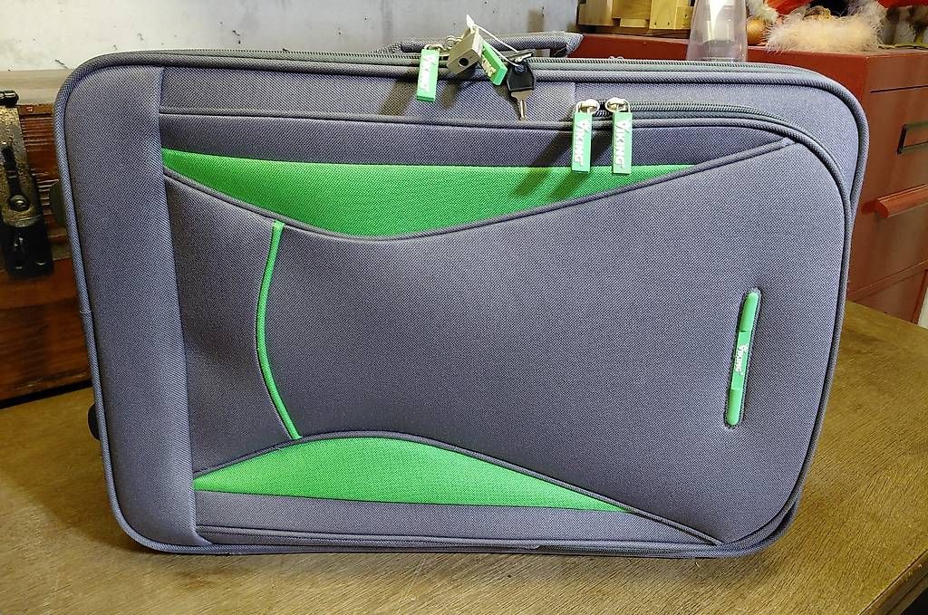 Valises de voyage: Rollkoffer – D'occasion à Langenthal par Sherkaan