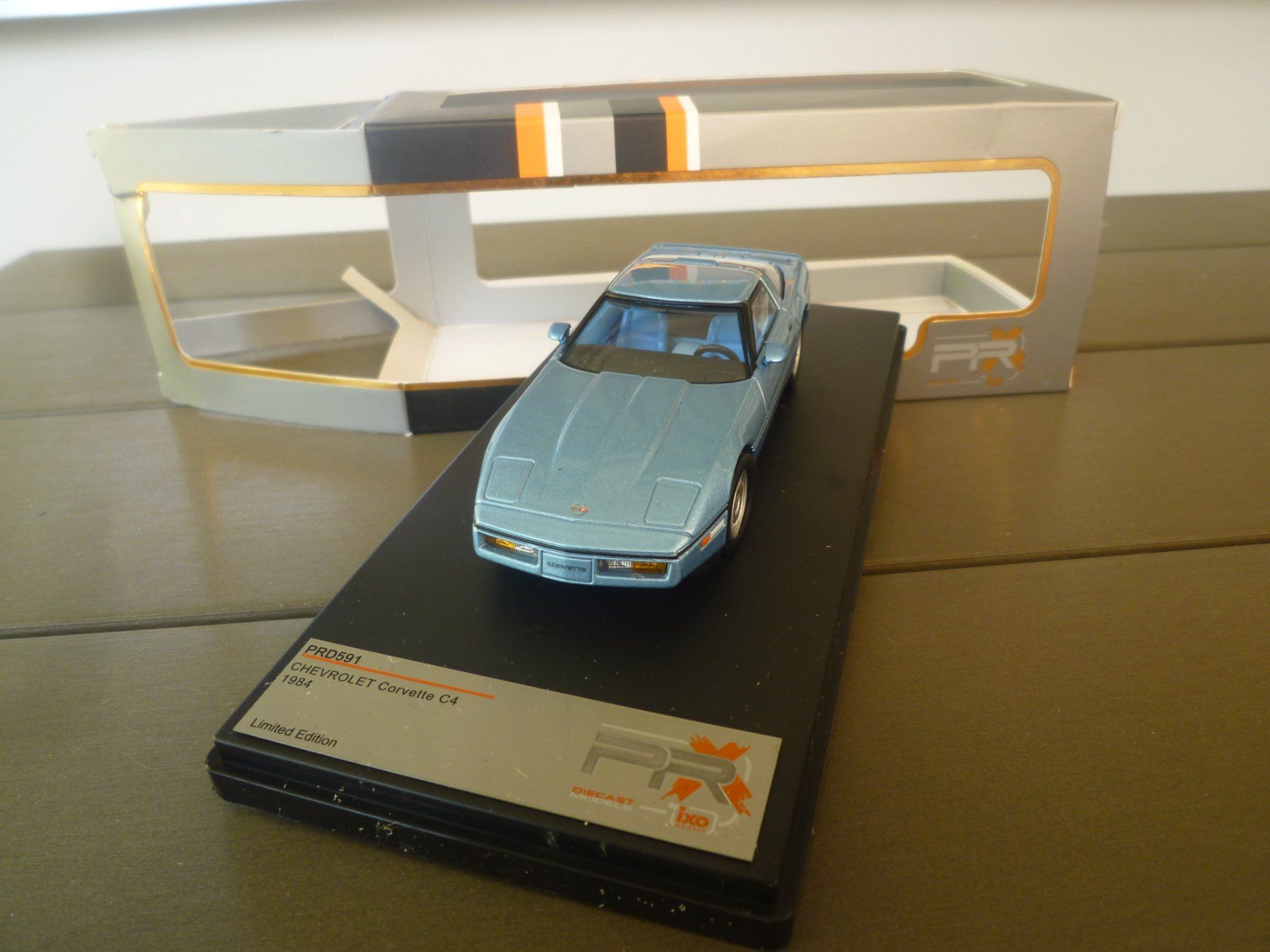 Chevrolet Modellini d'auto: Chevrolet Corvette C4 (1984) – Nuovo e nell'imballaggio originale da Flawil venduto da Imperiosud 1