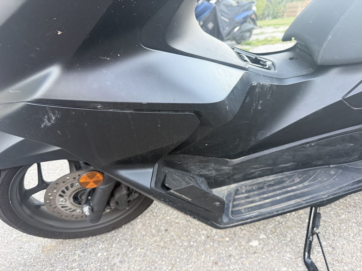 Honda Scooter: HONDA PCX 125 i ABS – Difettoso da Lausanne venduto da Jovanni 4