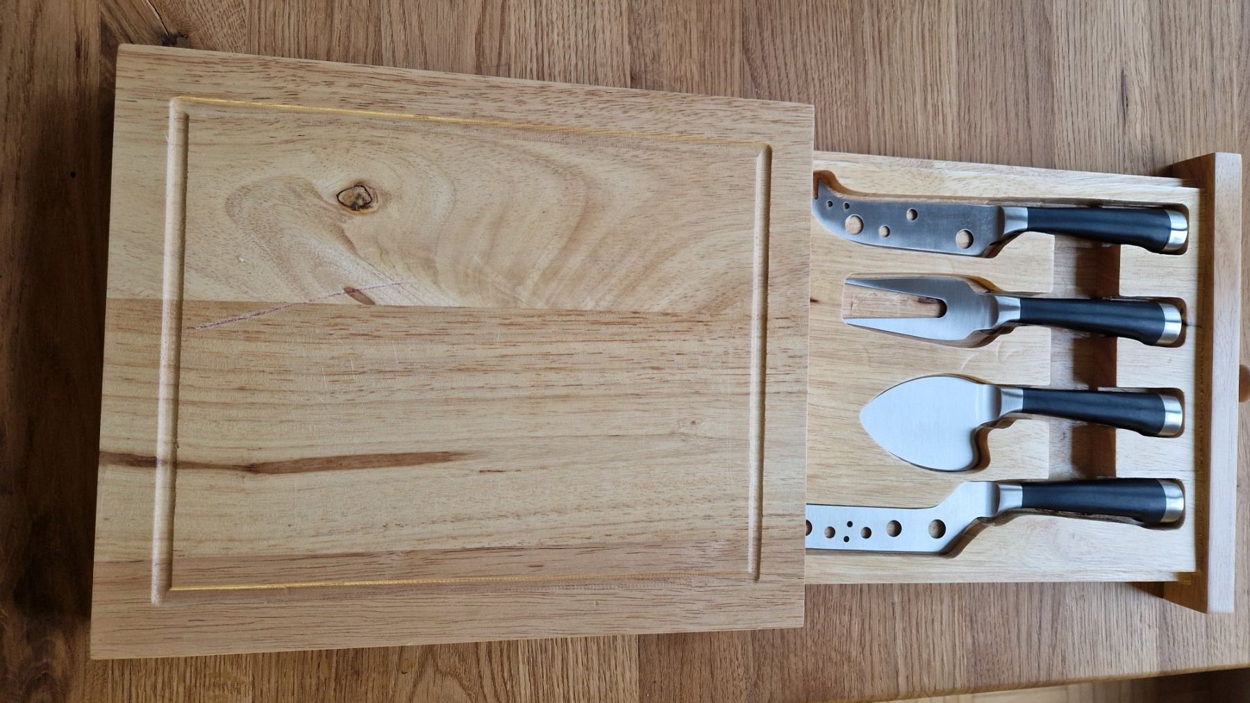 Set di posate: Käsebrett mit Besteckschublade – Nuovo (secondo la descrizione) da Luzern venduto da kzu_8qsg