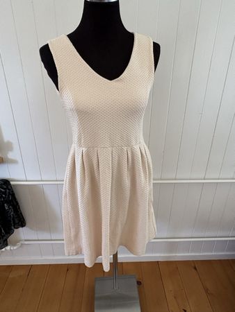 Ganni Kleid beige, leicht blass apricot Grösse S guter Zusta