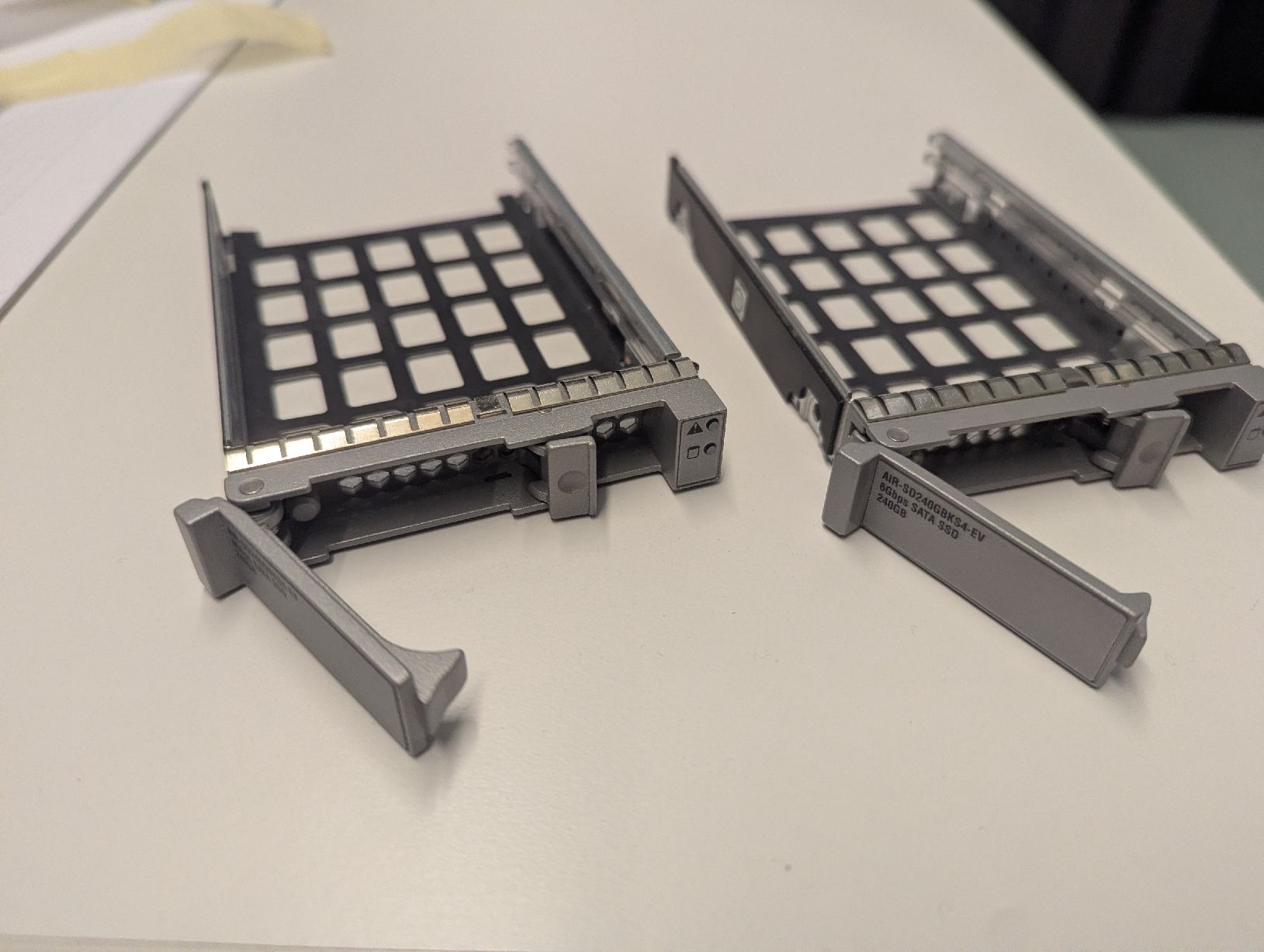 Server: 2* 2,5" Drive Cadddys – Usato da Birmenstorf AG venduto da rob_qd8w