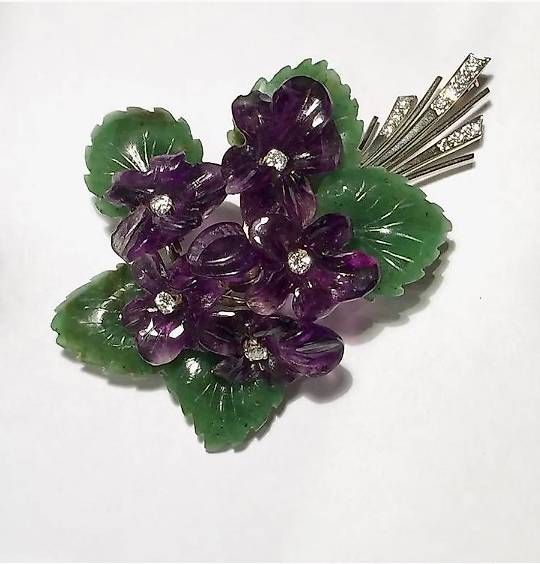 Spille & Fermagli: Blumen-Brosche aus Jade und Amethyst – Usato da Locarno venduto da zol_5qvr