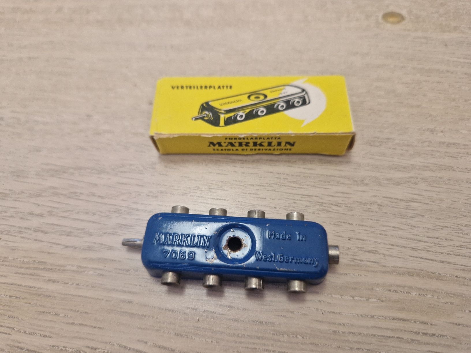 Märklin Modelleisenbahnen: Märklin 7069 Verteilerplatte H0 – Gebraucht aus St-Aubin-Sauges von tantome