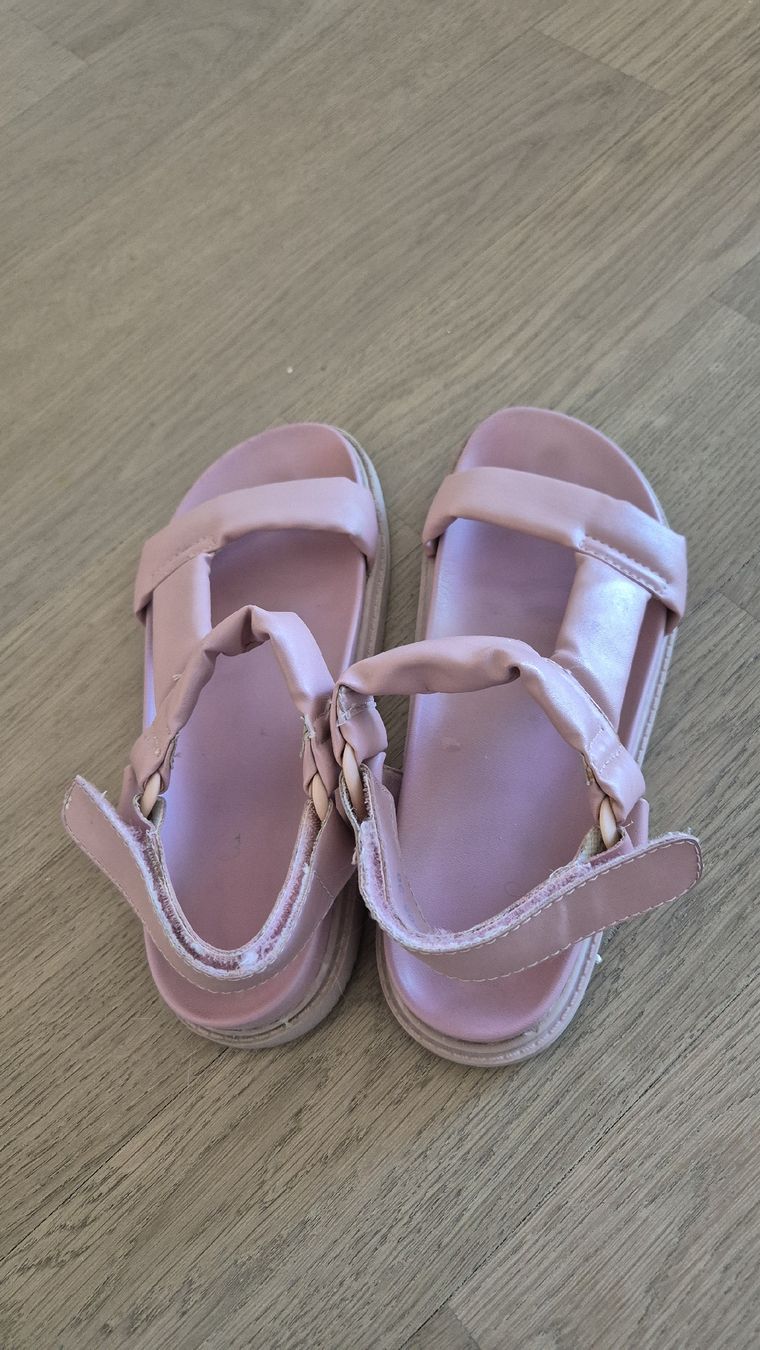 Scarpe per ragazze: Sandals fürs Mädchen,  Gr.35 – Usato da Benglen venduto da Lotury 1