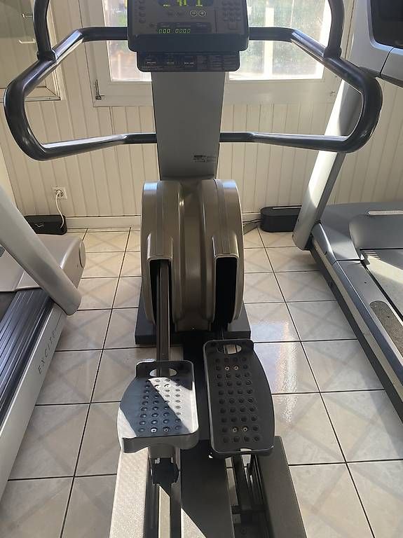 Technogym Hometrainer: Vélo elliptique Technogym Excite, bon état – Usato da Bussigny venduto da fhi_gb27 1