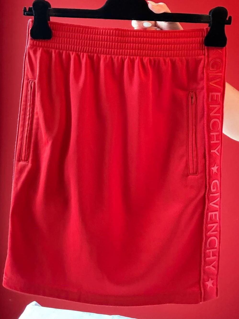 Givenchy Jupes: Givenchy Rock Rot, neuwertig – Neuf (Voir description) à Oberarth par SSS.