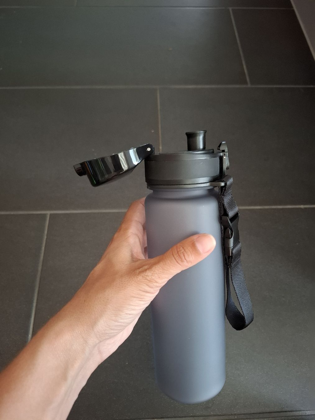 Trinkflaschen & Thermosflaschen: Trinkflasche borg&overström grau neuwertig – Neu (gemäss Beschreibung) aus Roggwil BE von mirjamsel 1