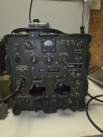 Funkempfänger US Army R-392/URR mit Zubehör (militär)