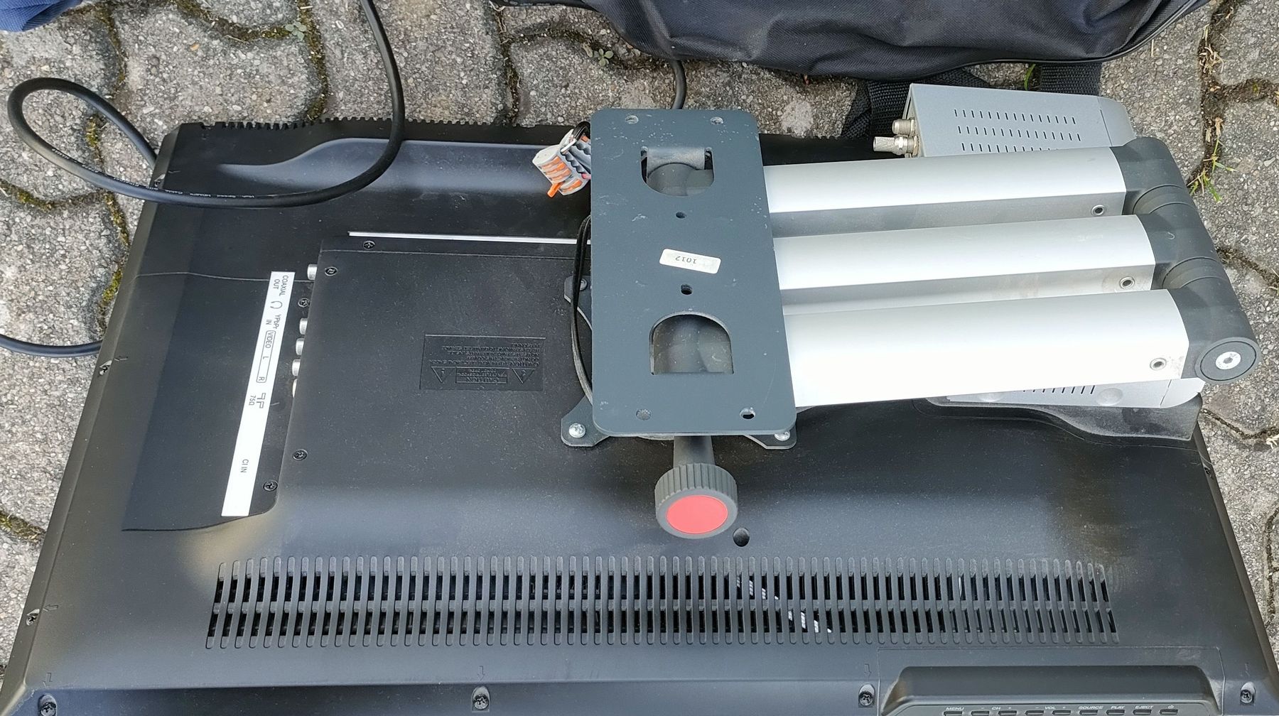 Fernseher: Camping Sat-Anlage mit Alphatronics TV Set – Gebraucht aus Rüti ZH von climatestripes 5