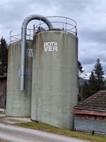 2 Stück Hochsilo mit 4 Lucken, je 70 Kubik