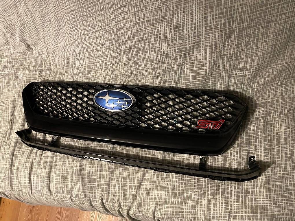 Tutti pezzi di ricambio auto: Kühlergrill Original Subaru Wrx Sti 2014 – Usato da Wil SG venduto da Royazn