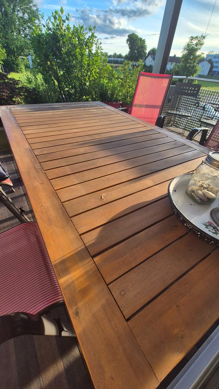 Tavoli: Massiver Holztisch für Garten oder Balkon – Usato da Zug venduto da Bauru 1