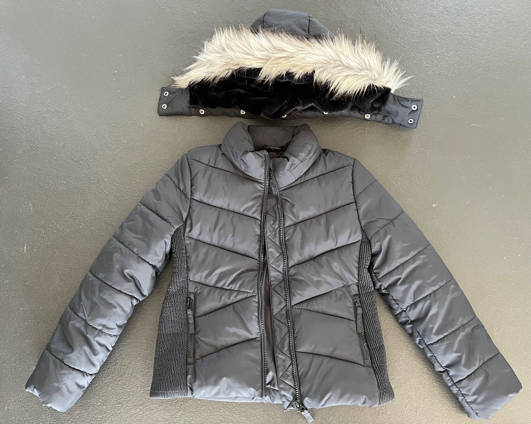H&M Giacche & Cappotti: H&M Winterjacke schwarz Gr. 140 – Nuovo (secondo la descrizione) da Zollikofen venduto da spunk65 3